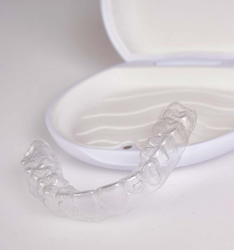 Invisible aligner and case